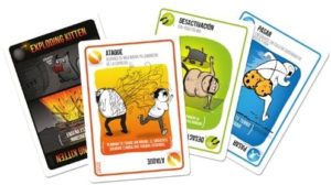 Componentes juego de cartas exploding kittens